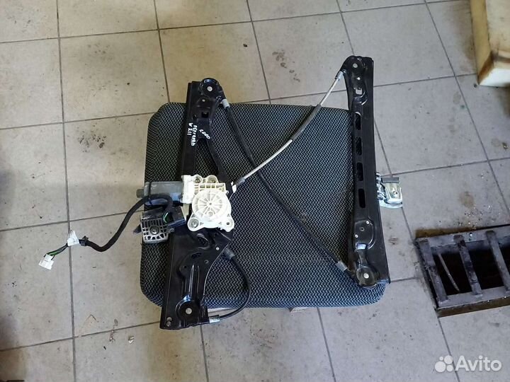 Электростеклоподъемник Mersedes w211,передний прав