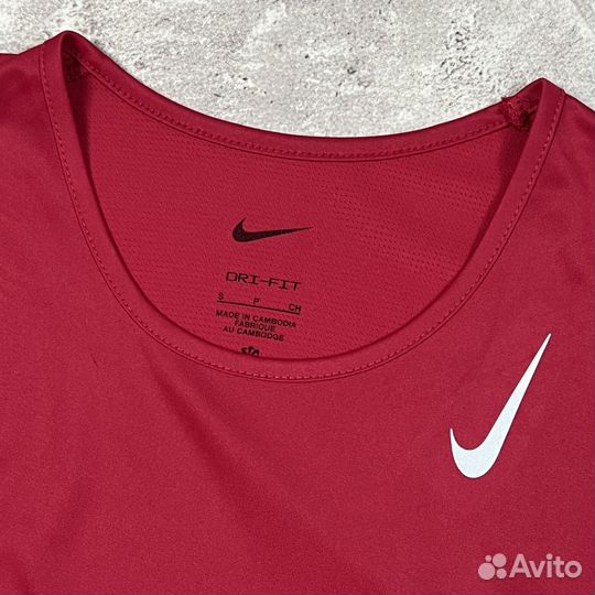 Женская Футболка Nike Dri-fit размер S