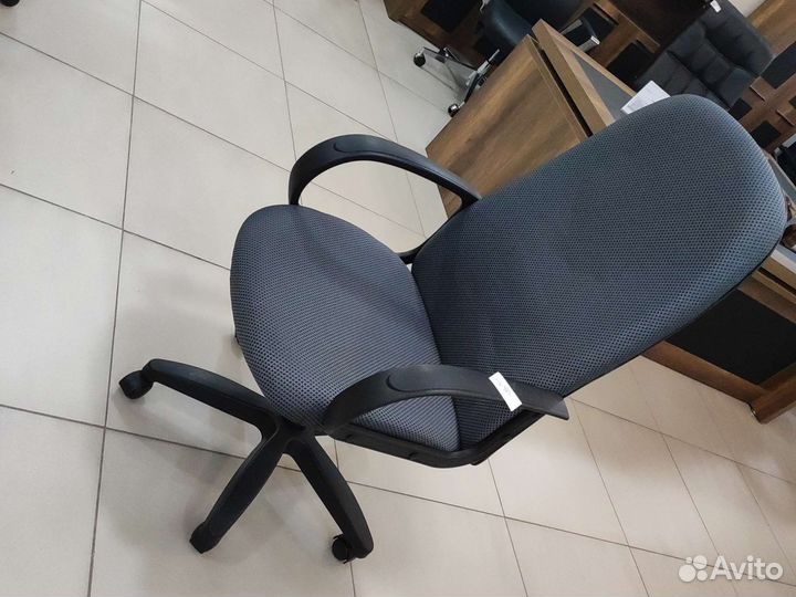 Офисное кресло