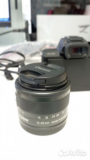 Беззеркальная камера Canon EOS M50 Kit 15-45mm IS