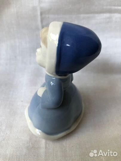 Скульптура фарфоровая Девочка ГДР