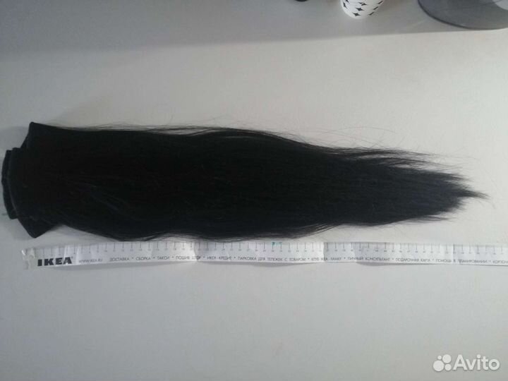 Пряди волос на заколках