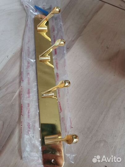 Вешалка настенная металлическая