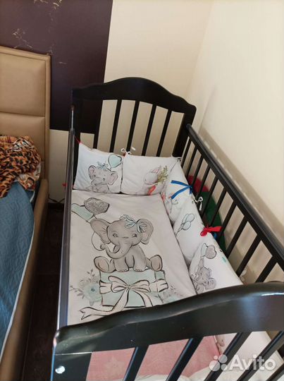 Детская кроватка с поперечным маятником