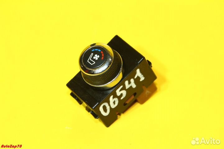 Nissan Patrol (Y62) Кнопка обогрева сиденья правая