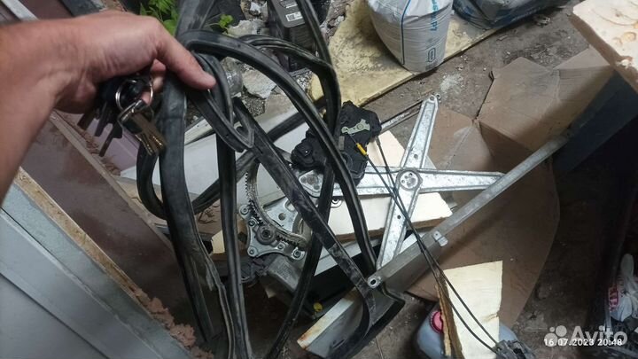 Двери правые Toyota voxy noax вокси ноах AZR60