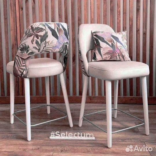 Полубарный стул