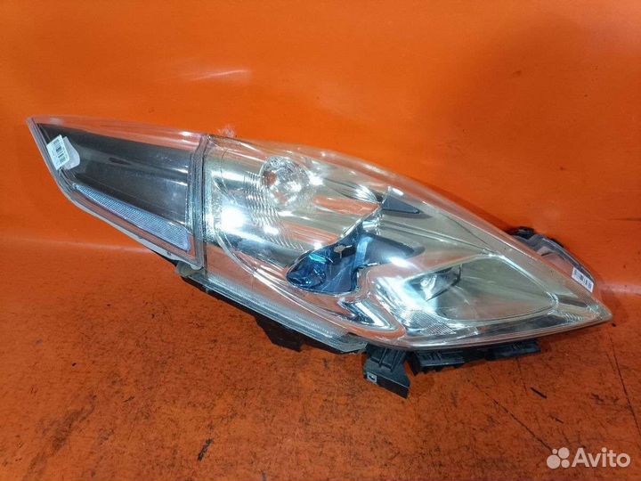 Фары Nissan Leaf AZE0