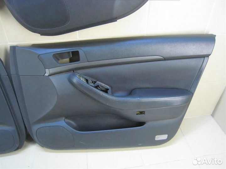 Обшивки дверей комплект Toyota Avensis T25 2003