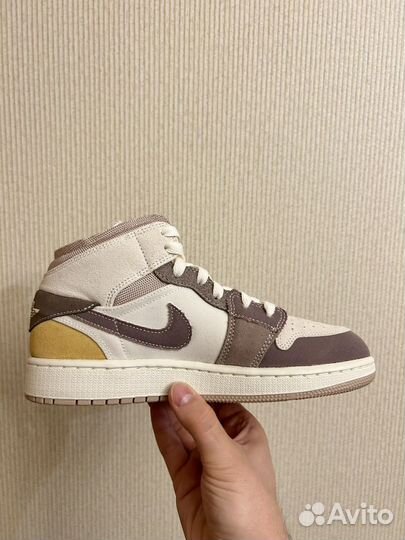 Кроссовки Jordan 1 Mid SE Craft “Taupe Haze”