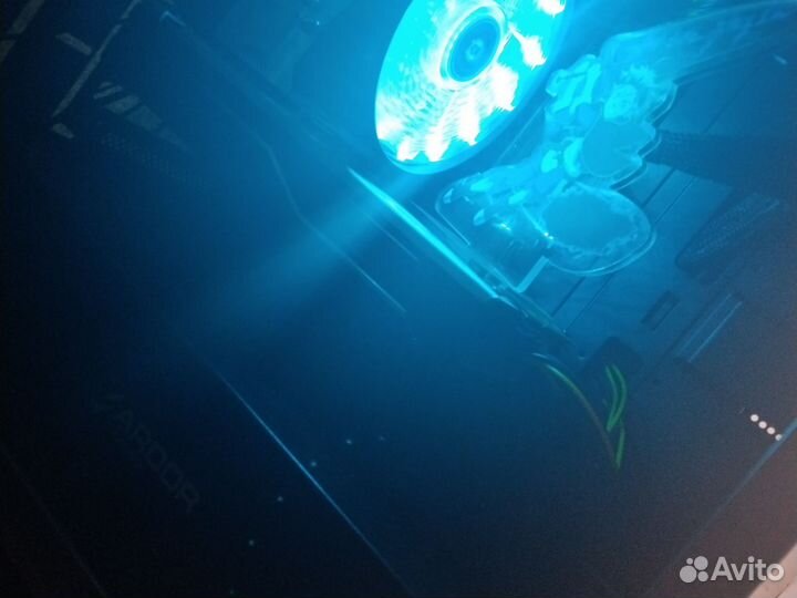 Пк с монитором клавиатурой и мышкой