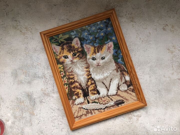 Картина вышивка котики в рамке