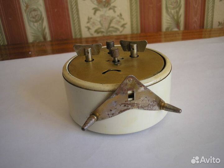 Часы - будильник механический 