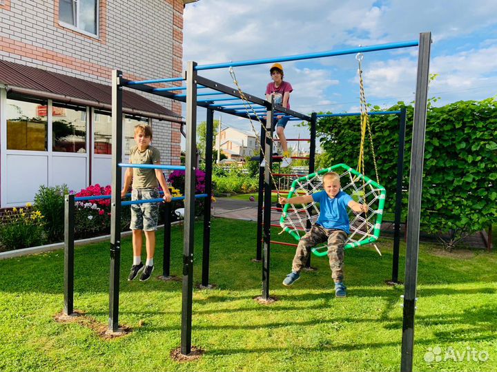 Воркаут площадка спорткомплекс качели турник