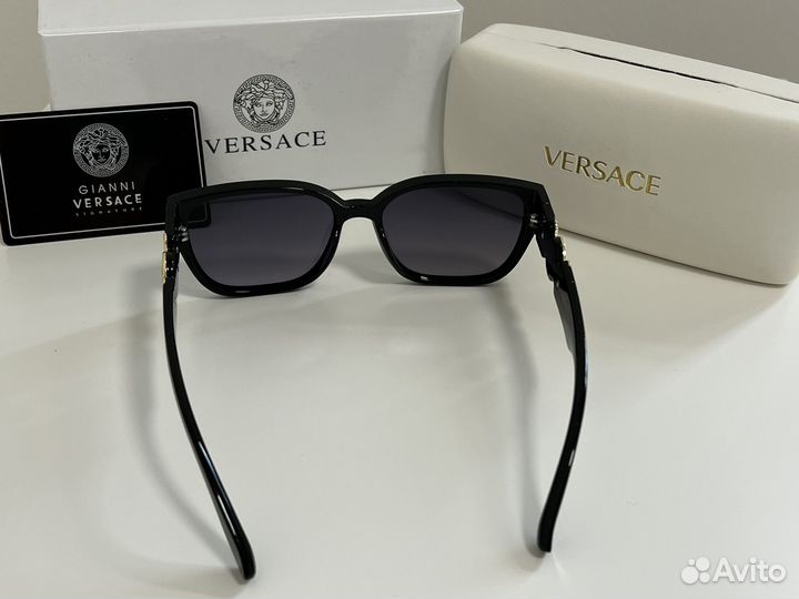 Солнцезащитные очки versace