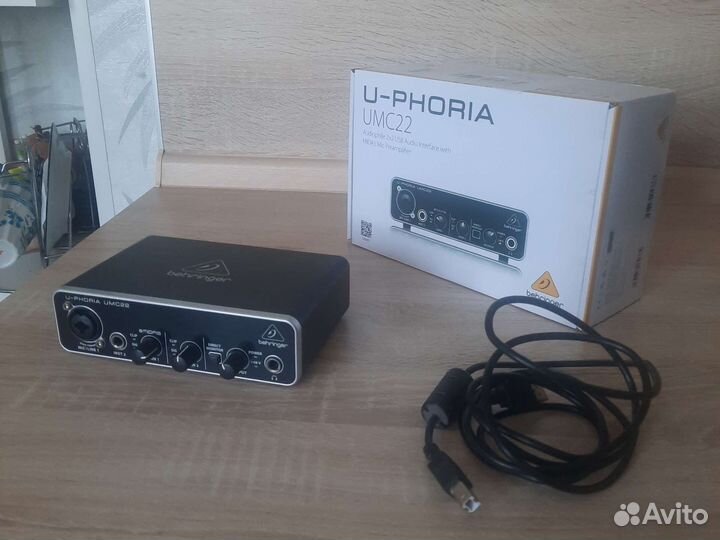 Звуковая карта Behringer UMC22