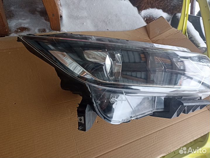 Фара правая Nissan Qashqai J11