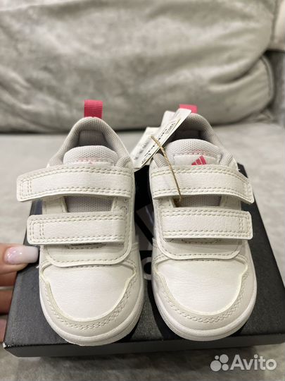 Кроссовки adidas для девочки