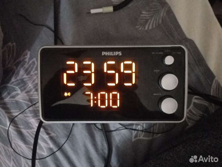 Часы будильник с радио Philips AJ3551