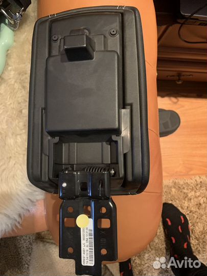 Подлокотник Рено