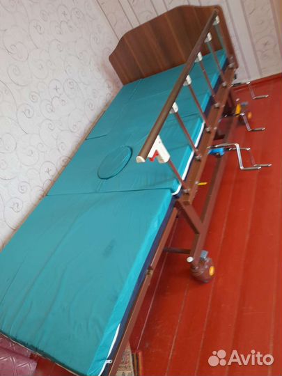 Медицинская кровать для лежачих больных Met Remeks