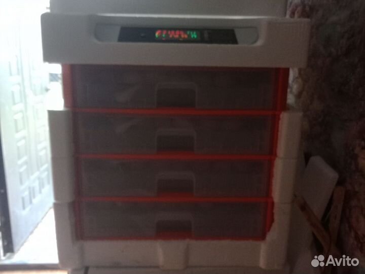 Инкубатор для яиц автоматический