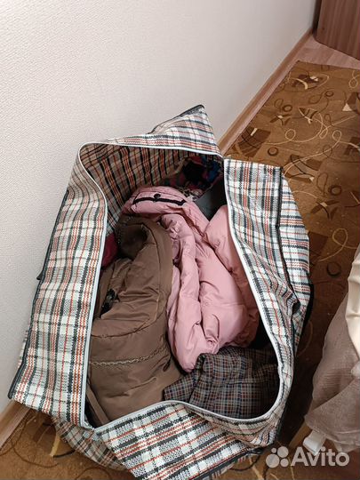 Продам сумку женских вещей