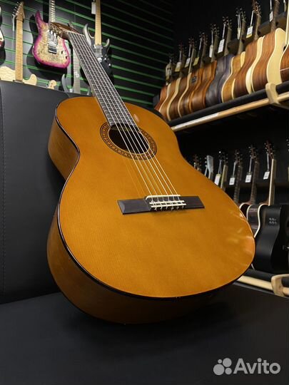 Yamaha CS40 3/4 классическая гитара (Новая)