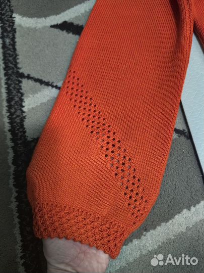 Свитер шерстяной женский