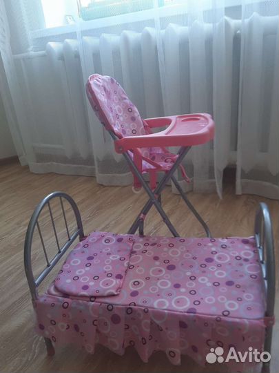 Детские игрушки,пианино,кровать,столик