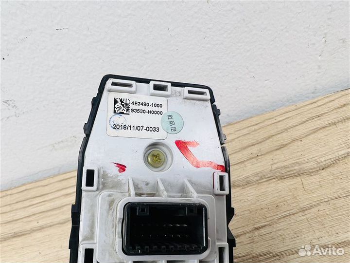 Кнопки регулировки зеркал передние левые Kia Rio 4