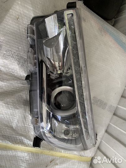 Фара левая toyota hilux 8