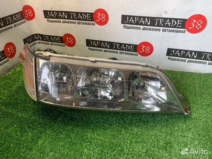 Фара правая Toyota Mark Ii JZX100 1JZ-GTE 09.1996