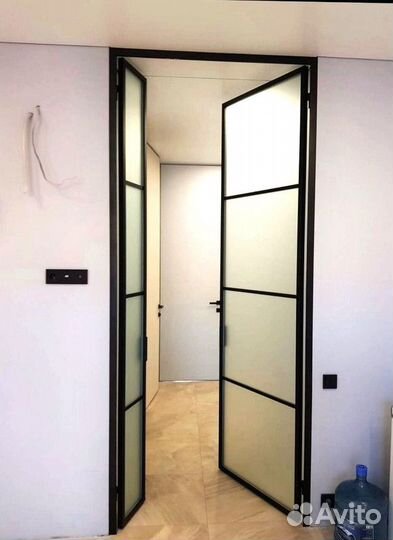 Стеклянная перегородка для зонирования