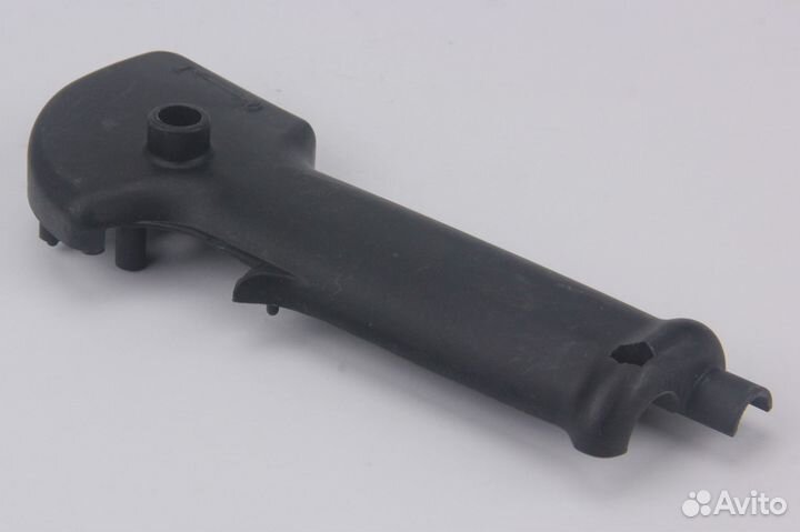 Левая часть рукоятки триммера CG31EBS