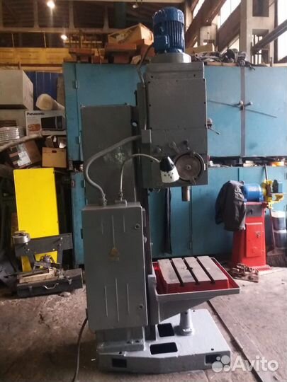 Вертикально-сверлильный станок 2н135