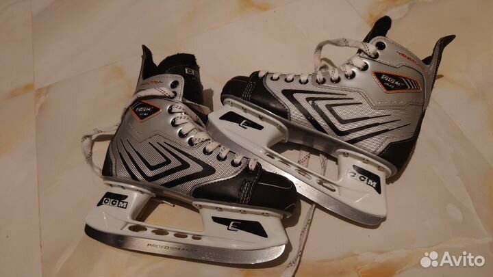 Коньки хоккейные CCM детские 39 размер
