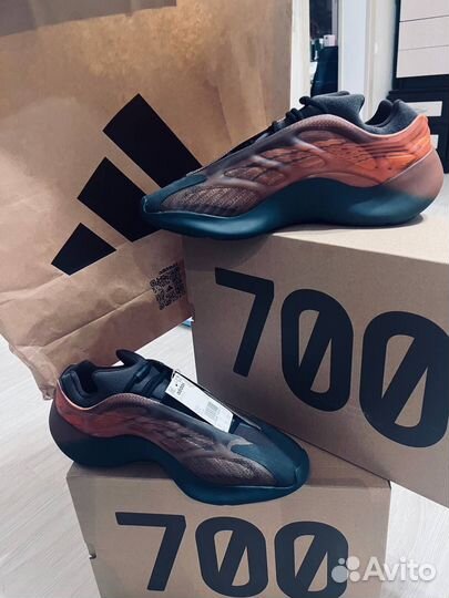 Кроссовки adidas yeezy YZY 700 V3 GY4109