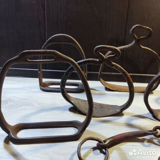 Старинные кованые стремена, удила