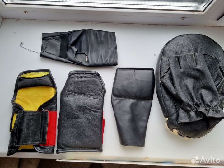 Шлем, жилет, перчатки, мешок для единоборств