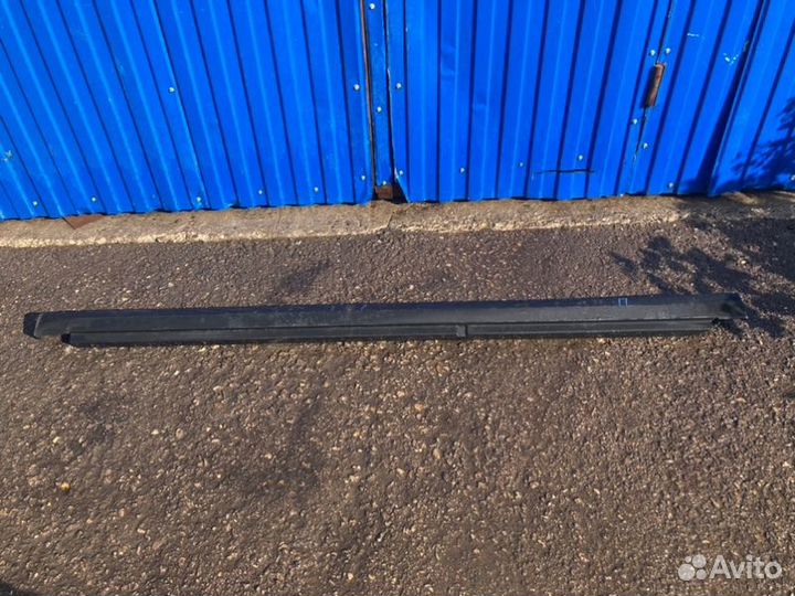 Накладка на порог наружная правая Nissan Almera