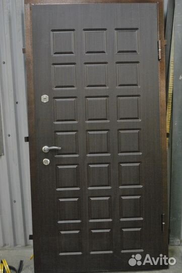 Железная дверь с отделкой мдф с двух сторон