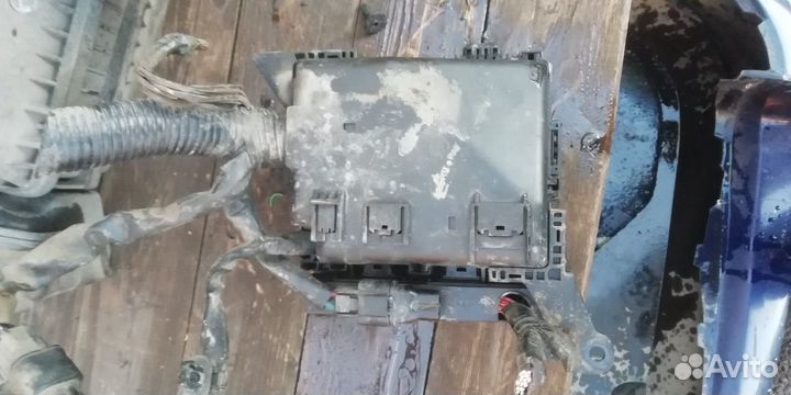 Блок предохранителей Mitsubishi Lancer 9