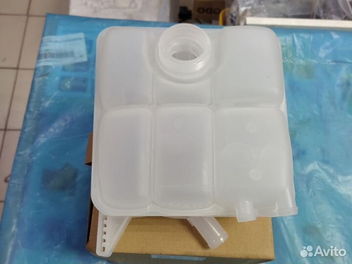 Расширительный бачок Форд Фокус 3 Куга