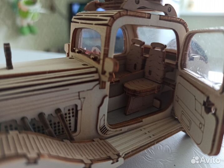 Готовая модель - винтажная машина. Фанера