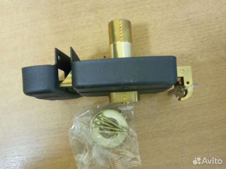 Дверь, замки с установкой, сейф, Щеколда-задвижка