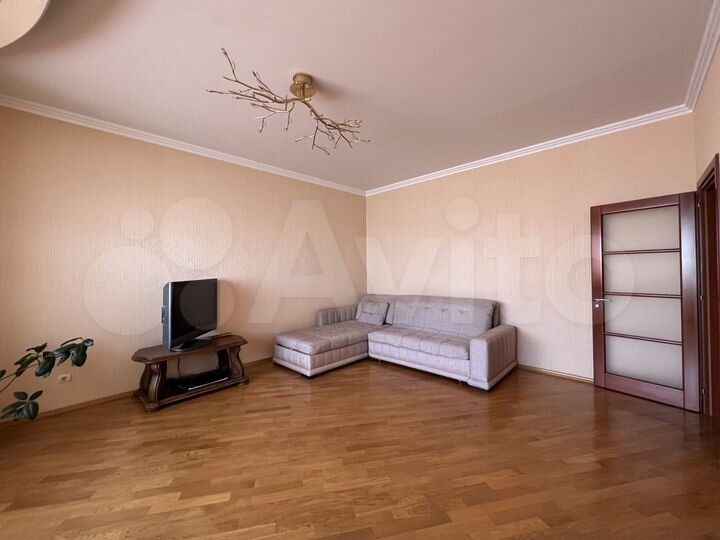 2-к. квартира, 90 м², 5/6 эт.
