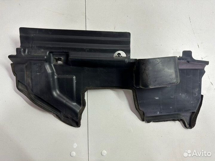 Дефлектор радиатора передний правый Toyota Camry