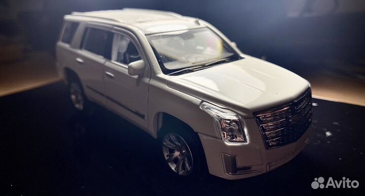 Cadillac escalade 1:32