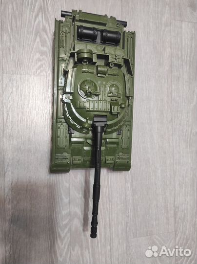 Танк игрушка